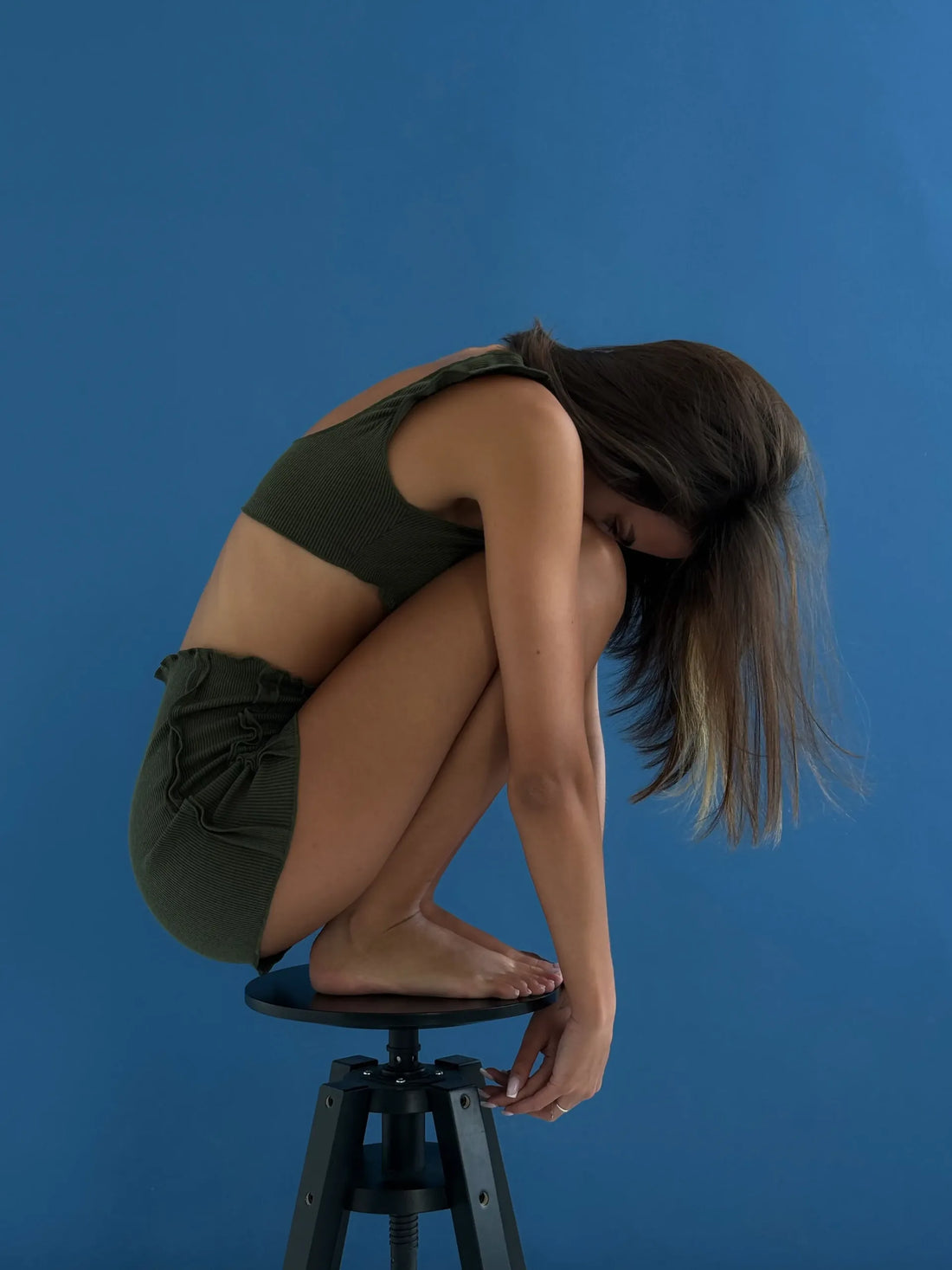 Set with decorative seams