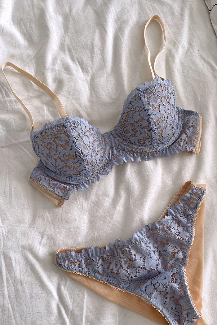 Blossom: Мереживний комплект білизни з бюстгальтером на чашках
